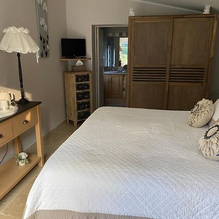 Le Refuge Bed & Breakfast มอร์นาส ภายนอก รูปภาพ