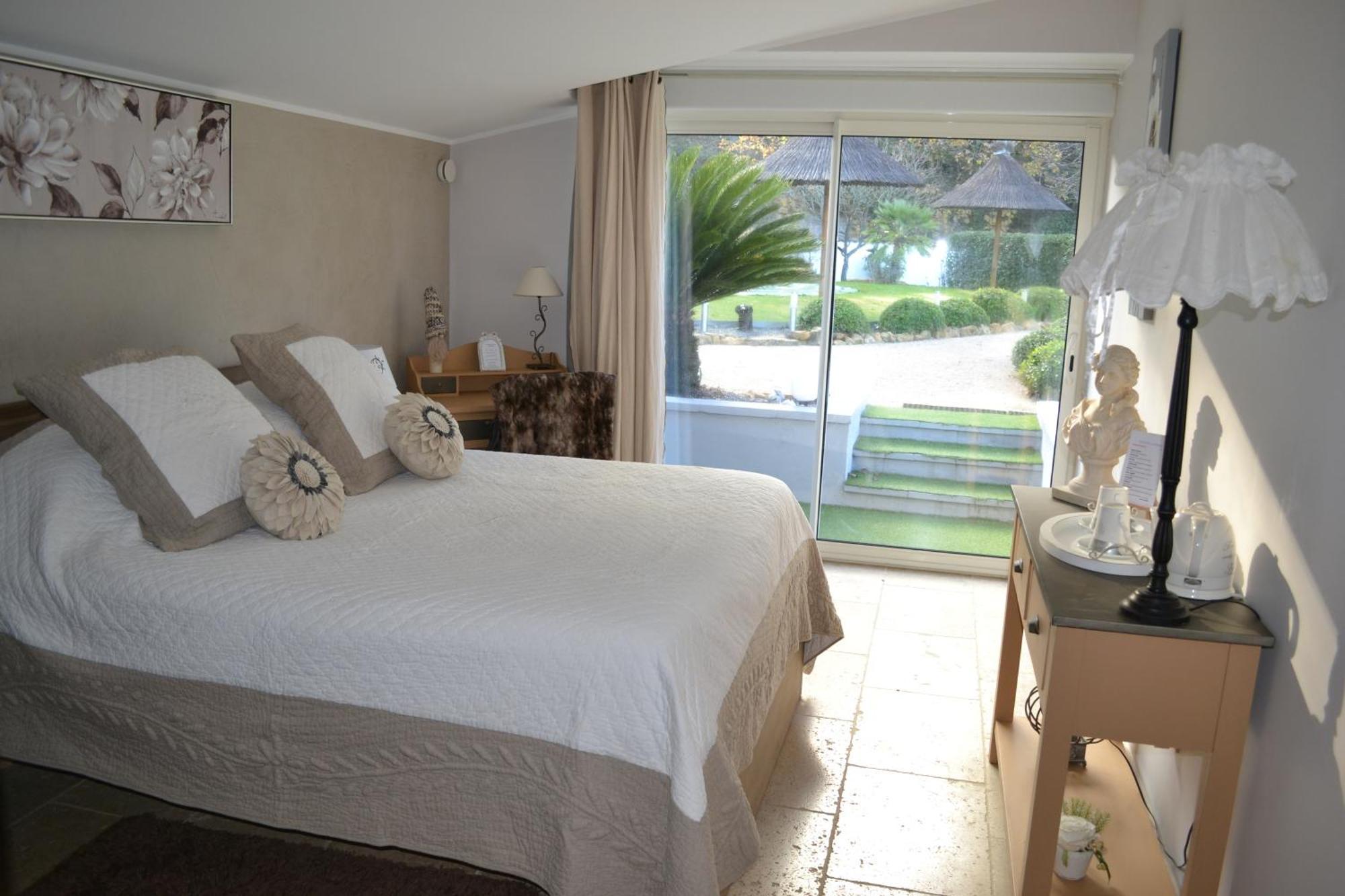 Le Refuge Bed & Breakfast มอร์นาส ภายนอก รูปภาพ
